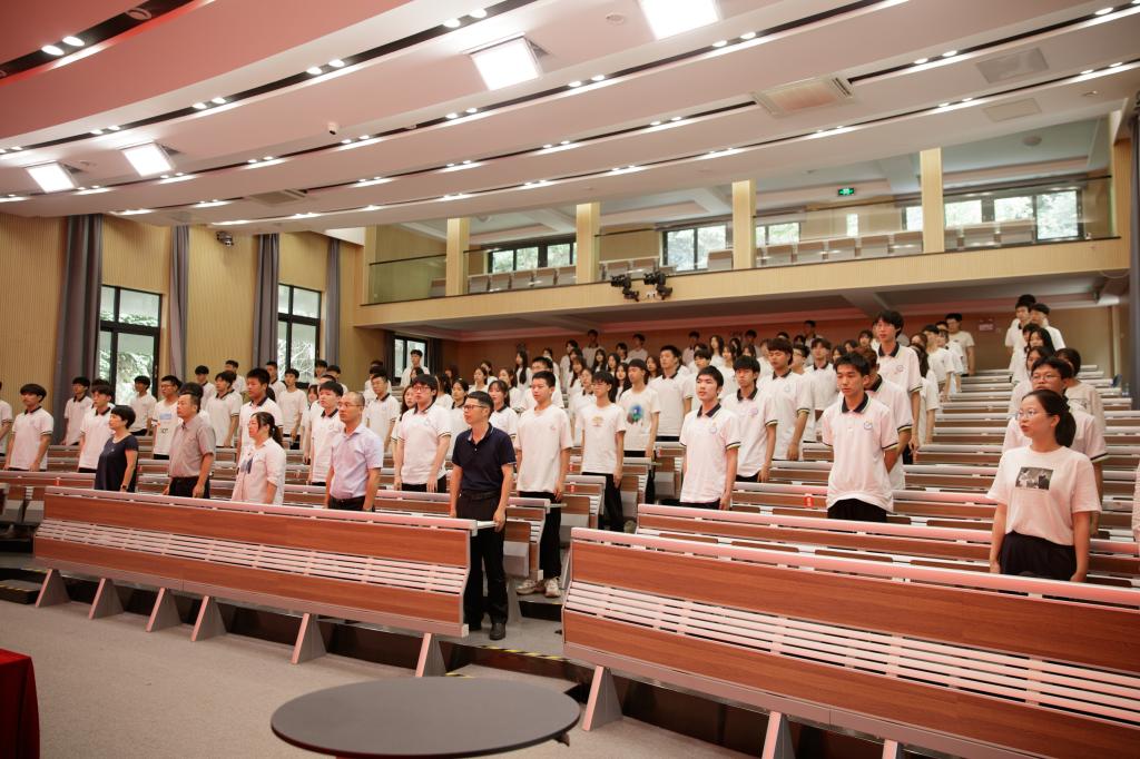 福建铁路机电学校隆重召开学生表彰大会